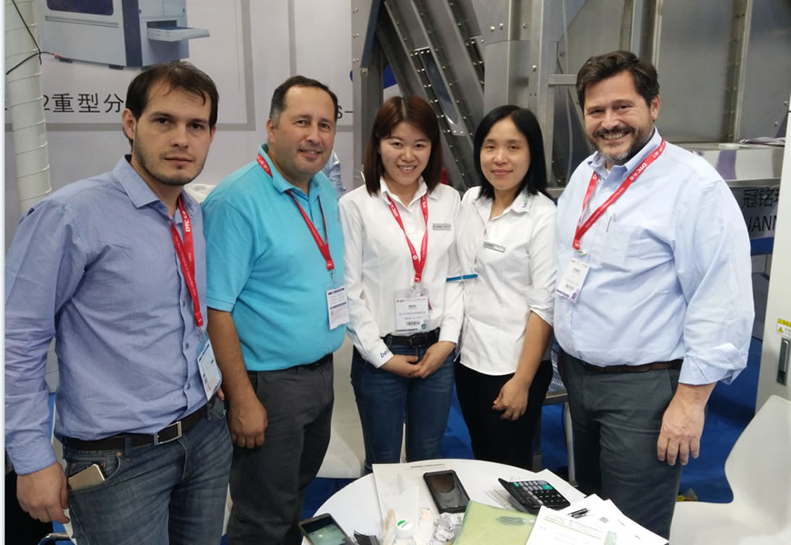 客戶(hù)合影 (2).jpg